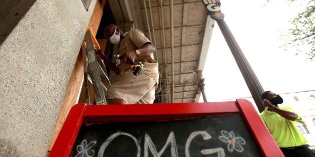 Cierran instalaciones petroleras en Golfo de M&eacute;xico por ciclones