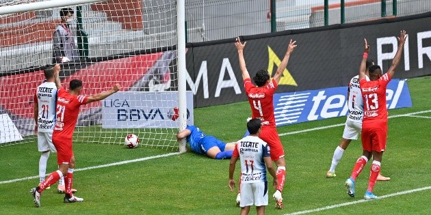 Error de "To&ntilde;o" Rodr&iacute;guez cuesta la derrota a Chivas en Toluca