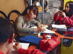 A DISTANCIA. Desde hoy, los alumnos de educación básica tomarán clases desde sus casas. SUN