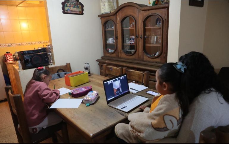 Autoridades reconocieron que “educar a distancia obligó a cambiar el sistema de enseñanza