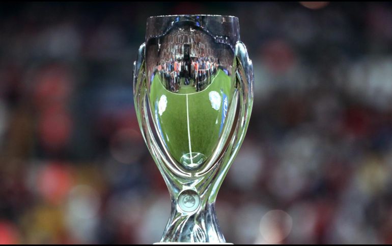 El duelo entre Bayern Múnich, campeón de la Champions, y el Sevilla, coronado en la Europa League, será el primer partido internacional en disputarse con aficionados desde la irrupción de la pandemia. ESPECIAL / uefa.com