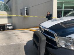 Las víctimas son encontradas dentro de una camioneta Audi blanco, en el estacionamiento de un centro comercial. ESPECIAL