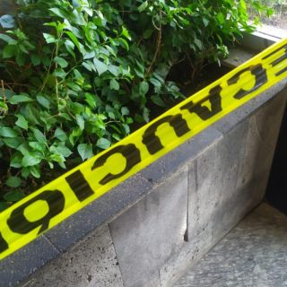 Choca automóvil de lujo en plaza de López Mateos Sur