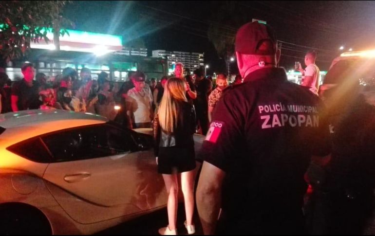Las autoridades aseguraron ocho automóviles y dos armas de fuego. ESPECIAL/Policía de Zapopan