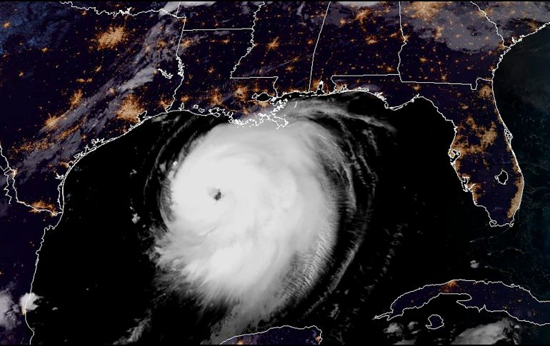 Se espera que el fenómeno siga aumentando su fuerza hasta convertirse en un huracán de categoría 4 mientras se acerca a las costas del suroeste de Luisiana y de parte de Texas. AFP