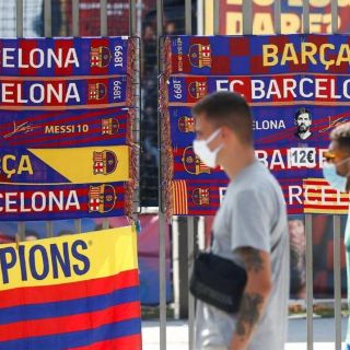 Aficionados del Barcelona invaden el Camp Nou
