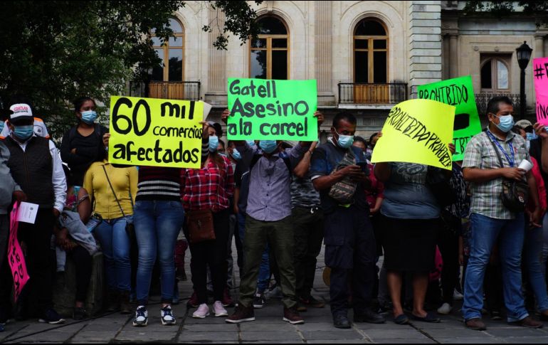 Manifestantes protestan contra hoy en Oaxaca. EFE/ D.Ricardez