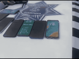 El sujeto portaba 21 teléfonos celulares de los cuales no pudo probar su propiedad; siete habían sido robados el domingo. ESPECIAL/Policía de Guadalajara