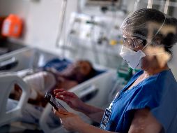 Este miércoles la SSJ informó de 760 nuevos contagios de COVID-19 y 32 muertes por la misma enfermedad. AFP/D. Magno