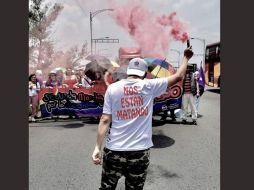 El cuerpo de Javier Eduardo estaba envuelto en una bandera de colores, símbolo de la comunidad LGBT, y junto al cadáver habría un mensaje de odio. TWITTER / @comiteixtacalco