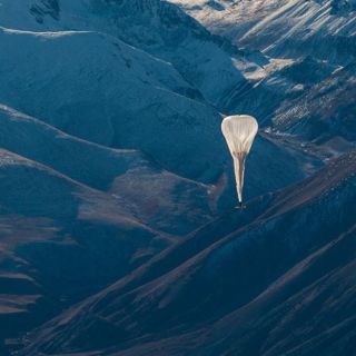 Un globo Google de acceso a Internet cae en una región aislada en el Congo