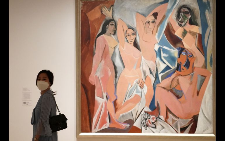 Una visitante pasa junto a una de las obras de Pablo Picasso que forman parte de la colección del MoMA. AFP / T. A. Clary
