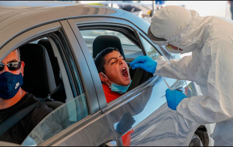 Pruebas de coronavirus en Jerusalén. La OMS también criticó la falsa sensación de seguridad que dan los cubrebocas. AFP/A. Gharabli