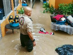 El paso de la tormenta tropical “Hernán” por Jalisco provocó el desbordamiento de los ríos Cuixmala y El Pedregal, en La Huerta y Cihuatlán, respectivamente. ESPECIAL