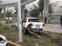 Una pareja que viajaban en un automóvil Honda blanco, es trasladada a un hospital público en situación regular. ESPECIAL