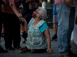 Las mujeres en edad avanzada ameritan especial atención, ya que son más propensas a carecer de pensión por jubilación. EL INFORMADOR/ARCHIVO