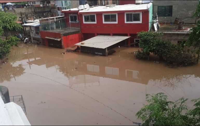 En el municipio de Cihuatlán cayeron 475.8 litros de agua por metro cuadrado. TWITTER/PCJalisco