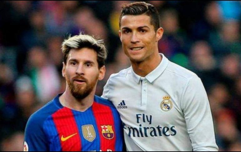 Lionel Messi y Cristiano Ronaldo han sido protagonistas de una de las mayores rivalidades en la historia del futbol y del deporte en general. AFP / ARCHIVO