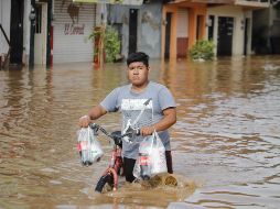 Así quedaron las calles en Melaque luego de la embestida del meteoro. EL INFORMADOR/F. Atilano