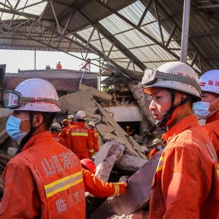 Derrumbe de restaurante en China deja al menos 17 muertos