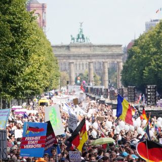 La policía dispersa manifestación ''anticovid'' en Alemania