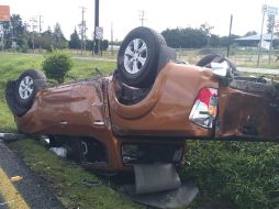 Los cuatro tripulantes del vehículo, tres menores de edad y una adulta, presentan lesiones leves. ESPECIAL