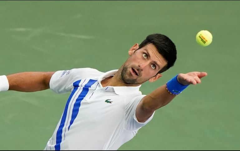 Raonic impuso su poderoso servicio para llevarse la primera manga por 1-6 pero luego sucumbió ante el serbio, que ganó los siguientes sets por 6-3 y 6-4. AP / F. Franklin II