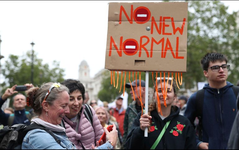 Británicos muestran solidaridad con las marchas en Alemania contra el uso de mascarillas. AP/Y. Mok