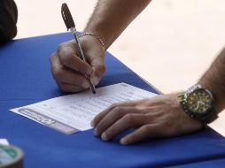 Pretenden recabar un millón 800 mil firmas para entregarlas al Senado y posteriormente pedir al INE la organización de la consulta. EL IFNORMADOR/Archivo