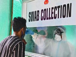 La India, de mil 350 millones de habitantes, se presenta como la nación con la mayor propagación de la pandemia. AP / N. Seelam