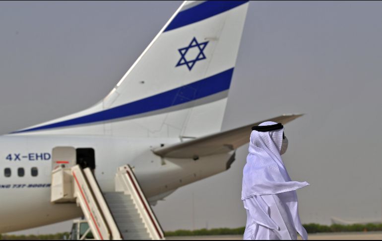 La llegada del vuelo del El Al supone un simbólico paso adelante en el histórico acuerdo de relaciones entre los dos países. AFP / K. Sahib
