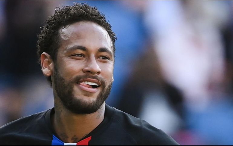 Neymar despeja cualquier posible duda sobre su futuro inmediato con los parisinos, con los que tiene contrato hasta 2022. AFP / ARCHIVO
