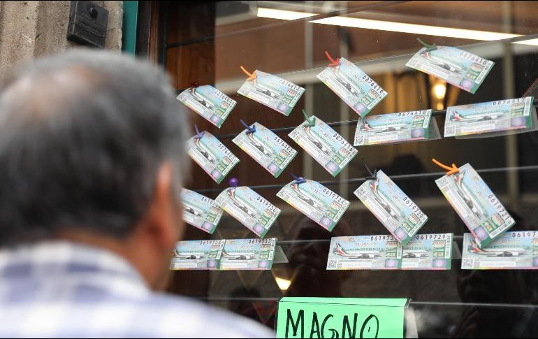 López Obrador informó que, de los seis millones de billetes que se distribuyeron, se prevé que se compren cuatro millones. EFE / ARCHIVO