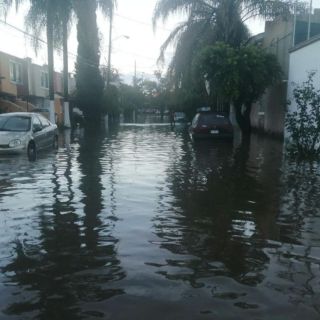 Registran inundaciones en 12 puntos de Zapopan; canal de Patria supera su capacidad
