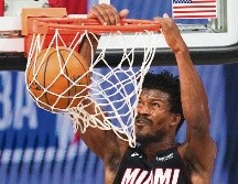 HEROÍCO. Jimmy Butler hizo encestes clave en el último cuarto para darle el triunfo al Heat. AP / M. Terrill