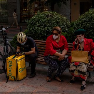 Madrid cierra parques y piscinas por la noche para frenar coronavirus