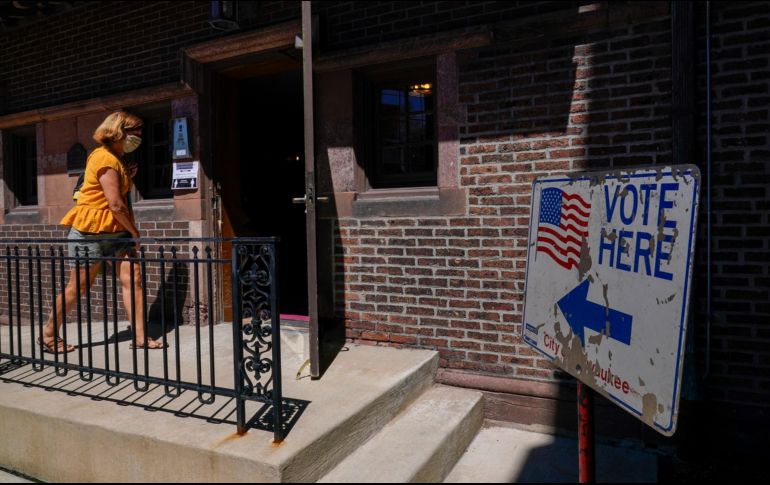 Del total de 300 millones, 250 irán al Centro para la Tecnología y la Vida Cívica, y se dedicarán a la contratación y entrenamiento de trabajadores para la jornada electoral del 3 de noviembre. AP / ARCHIVO