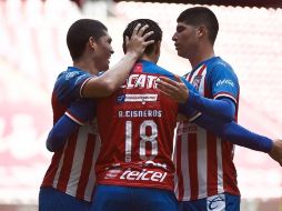 Sebastián Martínez, Ronaldo Cisneros y Zahid Muñoz festejan una de las anotaciones. IMAGO 7/S. Bautista