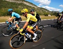 Julian Alaphilippe recibió una sanción de 20 segundos por un avituallamiento no autorizado en el final de la etapa que terminaba en Privas. EFE / S. Nogier