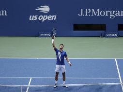 Djokovic logró un triunfo que apuntala su camino hacia su título 18 de Grand Slam. EFE/J. Szenes