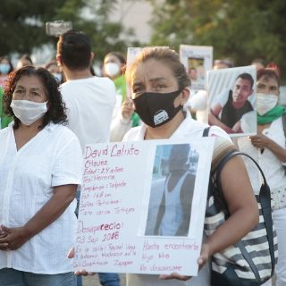 Con tablero, familiares exigen búsqueda de sus desaparecidos