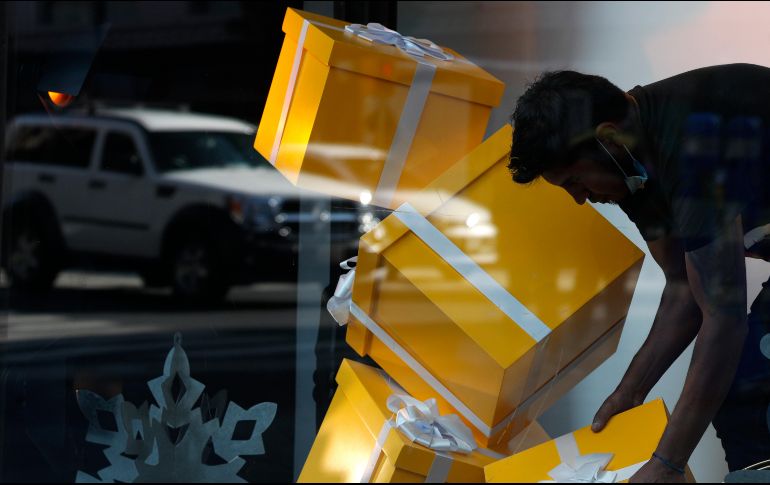 El Mandatario recuerda que de marzo a julio se perdieron empleos, pero en agosto ya se comenzaron a recuperar 90 mil fuentes de trabajo. AP / R. Blackwell