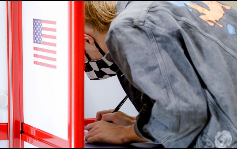 Hoy Trump asegura en Twitter que, en realidad, sus declaraciones de este miércoles buscaban instar a los votantes a verificar que su voto ha sido contado. AP / The Berkshire Eagle / S. Zollshan