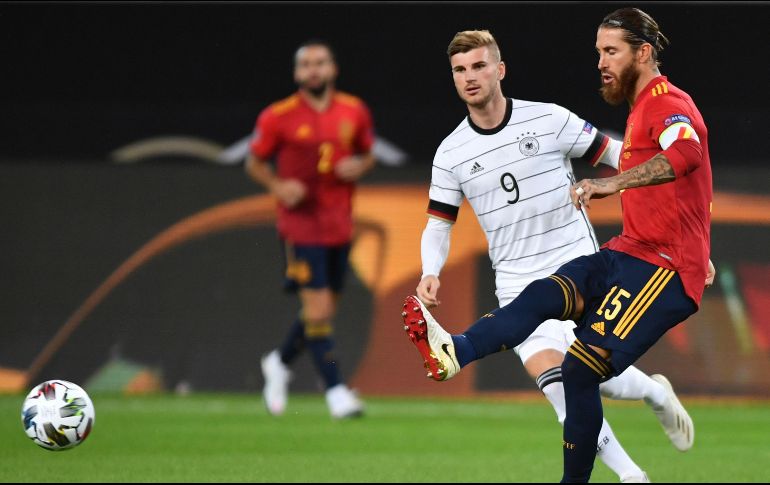 El regreso de Luis Enrique a la selección española año y medio después dejó un empate sobre la hora frente a Alemania. EFE / P. Guelland