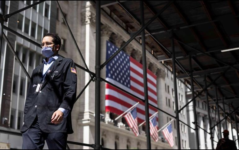 Los retrocesos de hoy ponen fin a varios días consecutivos de ganancias que acercaron al Dow Jones a un máximo histórico. EFE/J. Lane