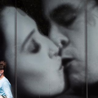 El sexo, sin besos y con mascarilla: el consejo que provoca revuelo en Canadá