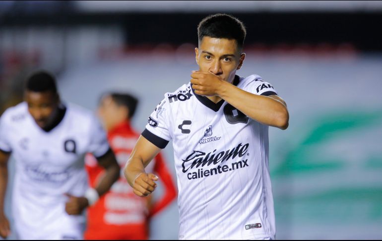 Omar Islas festeja su gol, el tercero en la cuenta del Querétaro. IMAGO7/V. Pichardo