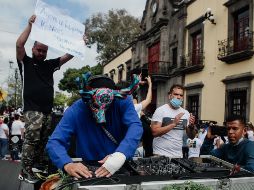 Los inconformes protestaron afuera del palacio municipal zapopano. EL INFORMADOR/G. Gallo