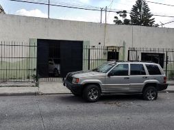 En el lugar encuentran varias placas de vehículos, algunas con reporte de robo, un auto robado y varias autopartes. ESPECIAL