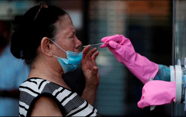 El modelo IHME proyecta que la ola de contagios alcanzará su punto máximo a nivel mundial a mediados de diciembre. EFE/B. Velasco